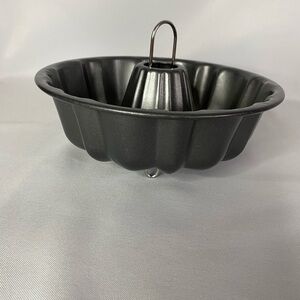 Pampered Chef Pressure Cooker Fluted‎ Cake Pan